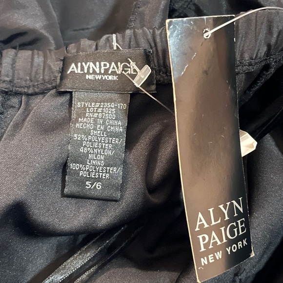 Elegant Black Strapless Dress - Picture 3 of 3